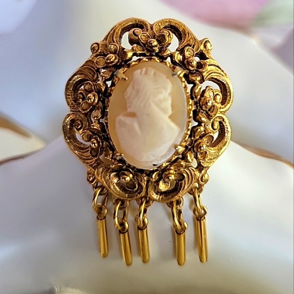 Vintage 1960s FLORENZA GOLD TONE CARVED Left Facing Fringe Tassel Cameo Brooch